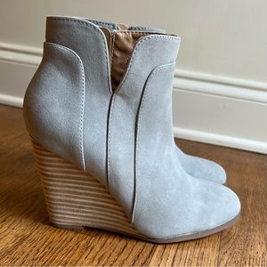 NWOT Ccocci Light Grey Suede Sydney Wedge Booties 7.5
